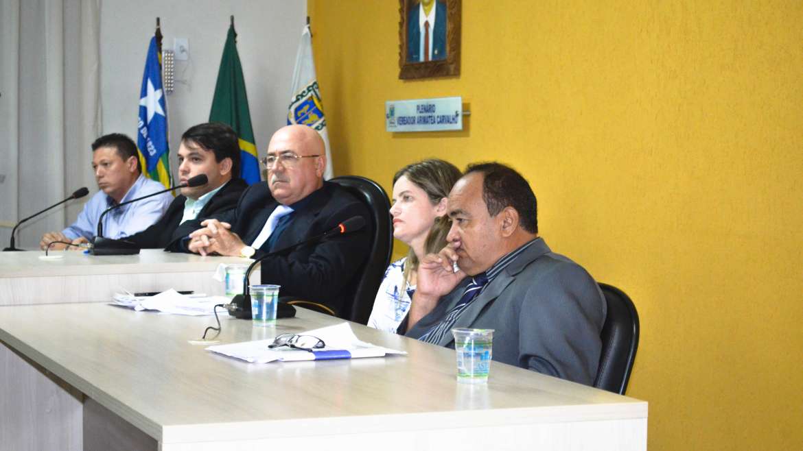 Sessão ordinária de sexta-feira na Câmara Municipal de Parnaíba contou com a presença da Secretária de Infraestrutura, Habitação e Reg. Fundiária