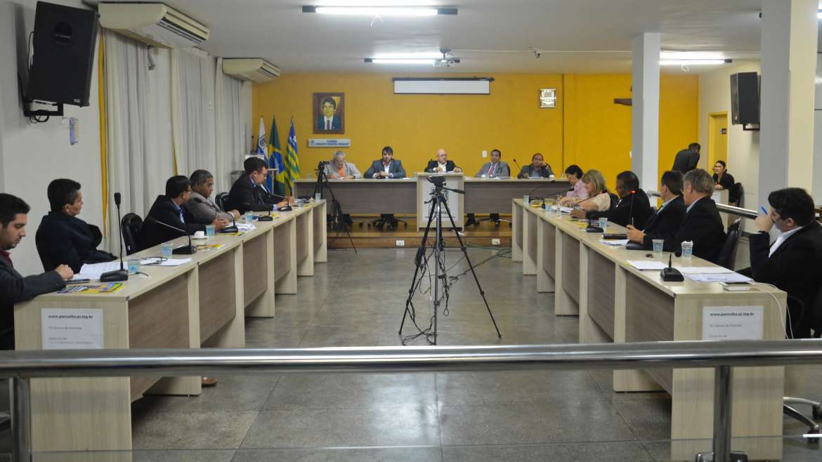 Sessão ordinária de sexta-feira na Câmara Municipal de Parnaíba contou com a presença do secretário do transporte Maurício Pinheiro Machado Jr.