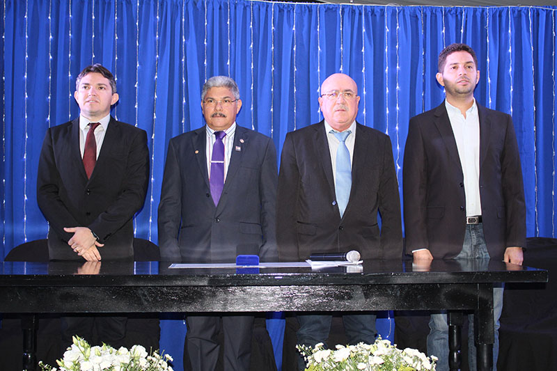 Câmara de Parnaíba homenageia Carlos Alberto Ferraz com Título de Cidadania e Medalha