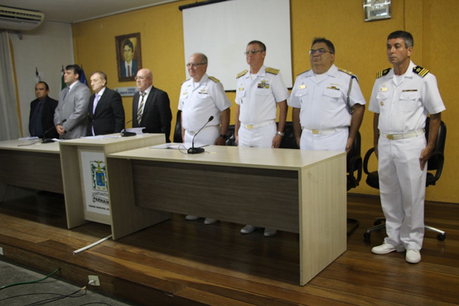 Oficiais da Marinha do Brasil são homenageados por vereadores de Parnaíba