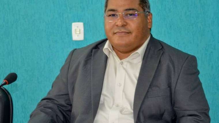 Vereador Daniel Jackson pede reforma da Quadra do IPASE e iluminação do Campo de futebol do bairro Tabuleiro