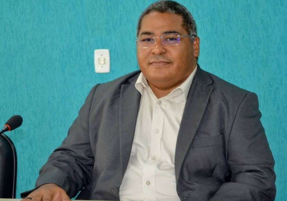Vereador Daniel Jackson pede reforma da Quadra do IPASE e iluminação do Campo de futebol do bairro Tabuleiro