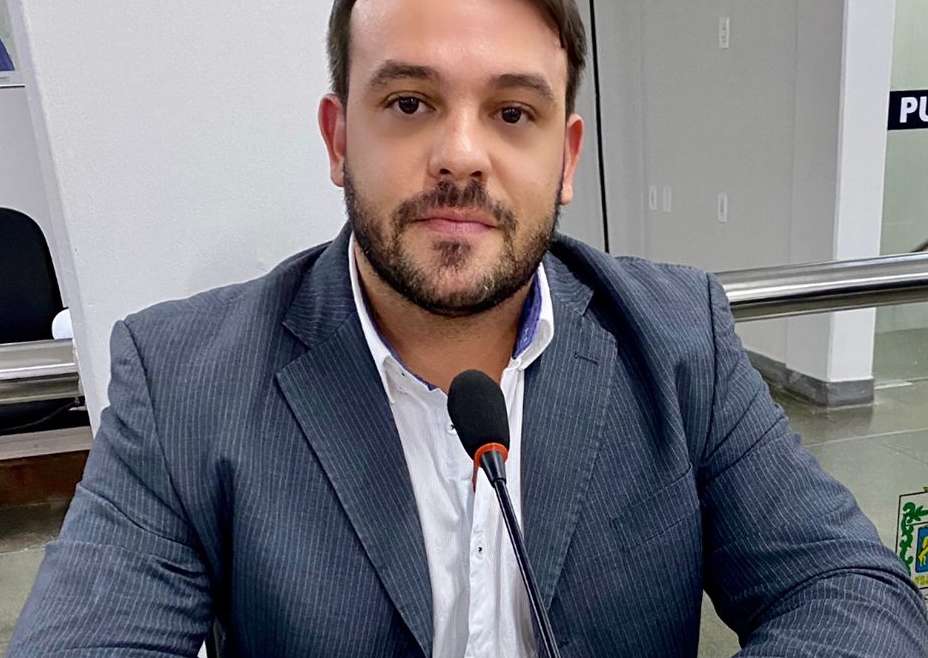 André Neves solicita manutenção de iluminação pública e pavimentação de vias