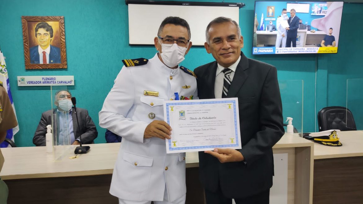 Capitão de Corveta Deusmar Santos de Moraes é condecorado pela Câmara de Parnaíba