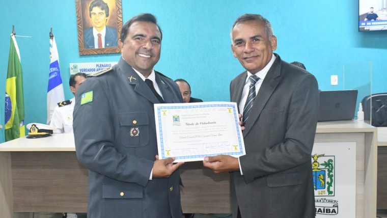 Comandante do 2° BPM, Erisvaldo Viana, é condecorado com dupla honraria