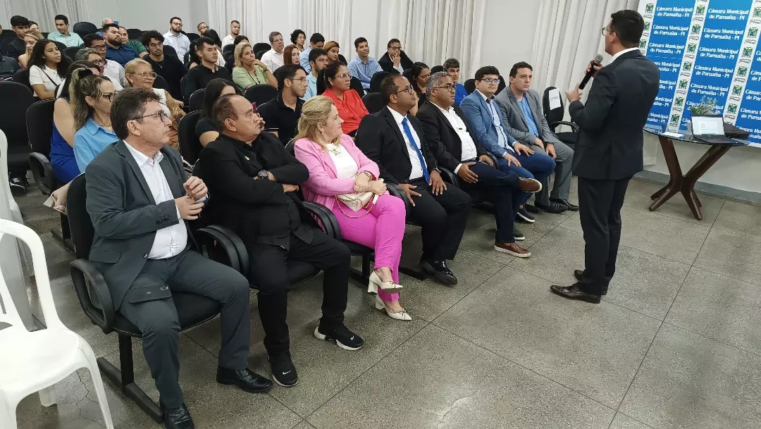 Escola do Legislativo promove palestra sobre papel institucional do Poder Legislativo Municipal