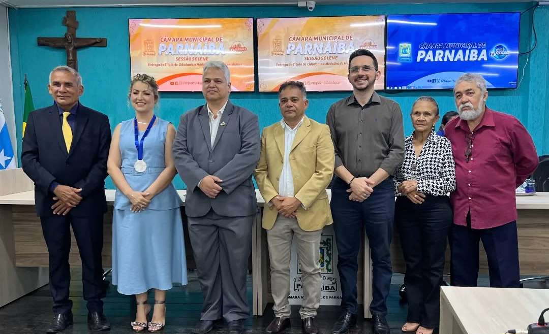 Câmara homenageia professora Dra. Tatiane Caroline Daboit com Título e Medalha