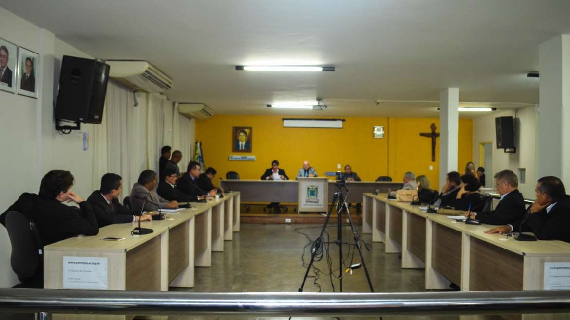 Sessão extraordinária da Câmara Municipal de Parnaíba para aprovação do projeto de lei complementar nº4.117/2017