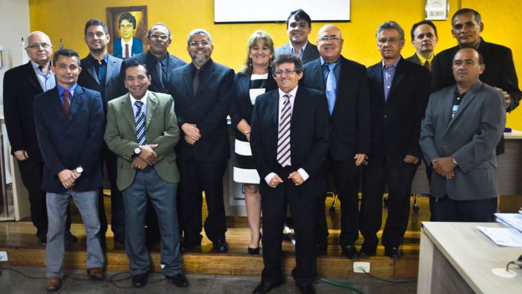 Câmara homenageia médicos com Título de Cidadania e Medalha do Mérito Legislativo