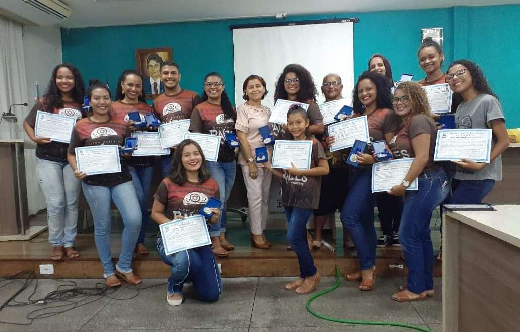Vereadora Fátima Carmino homenageia grupo Raízes do Nordeste