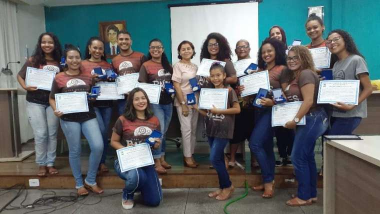 Vereadora Fátima Carmino homenageia grupo Raízes do Nordeste