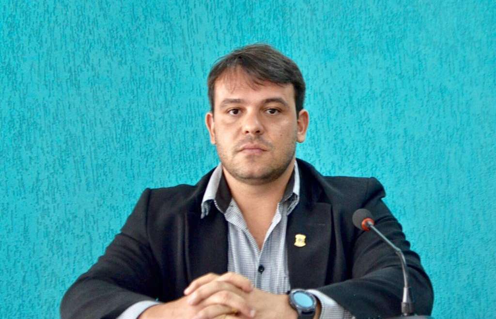 Vereador André Neves solicita restauração das ruas Padre Vieira e Francisco Aires
