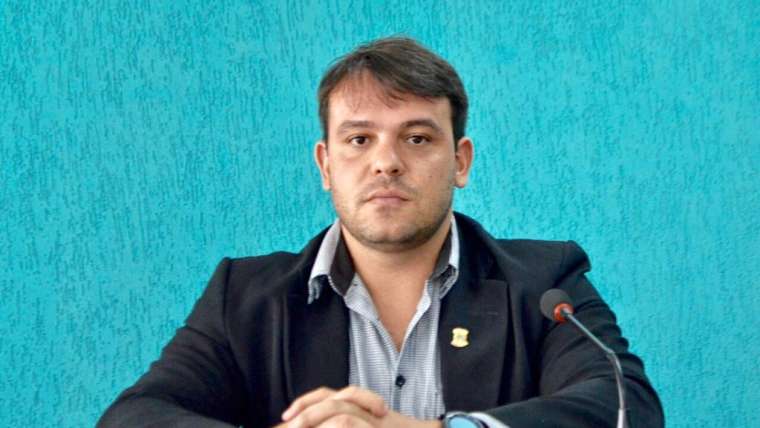 Vereador André Neves solicita restauração das ruas Padre Vieira e Francisco Aires
