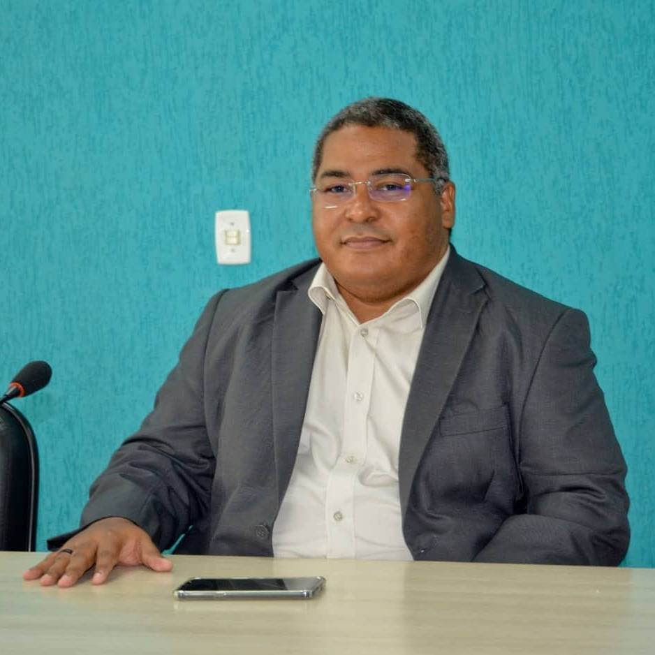 Vereador Daniel Jackson pede reforma da Quadra do IPASE e iluminação do  Campo de futebol do bairro Tabuleiro – Câmara Municipal de Parnaíba