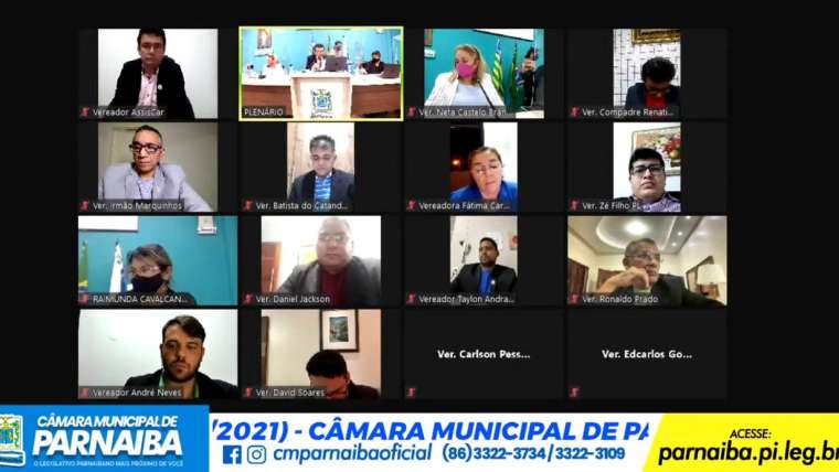 Vereadores discutem e votam Projetos de Lei e requerimentos em sessão dupla