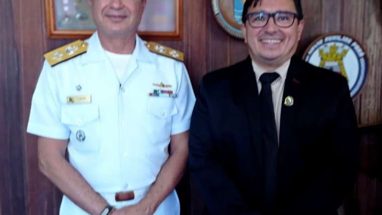 Vereador Edcarlos Gouveia representa o Poder Legislativo na recepção do Almirante Almir Garnier