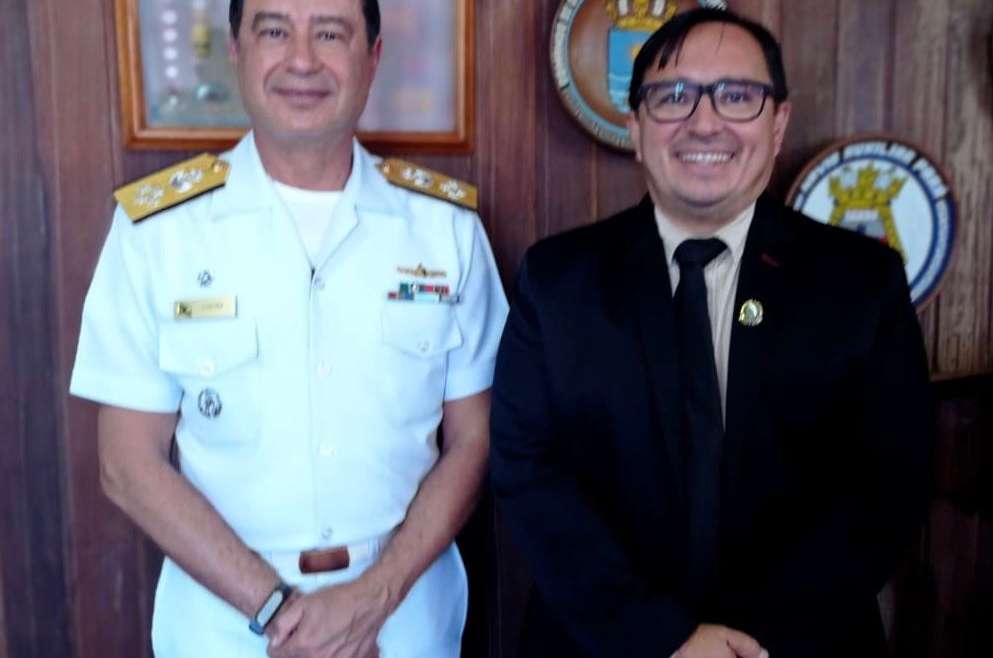 Vereador Edcarlos Gouveia representa o Poder Legislativo na recepção do Almirante Almir Garnier