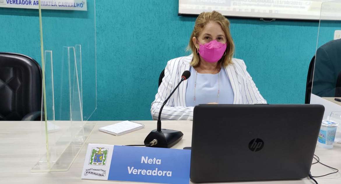 Neta propõe distribuição de absorventes para meninas da rede municipal de ensino