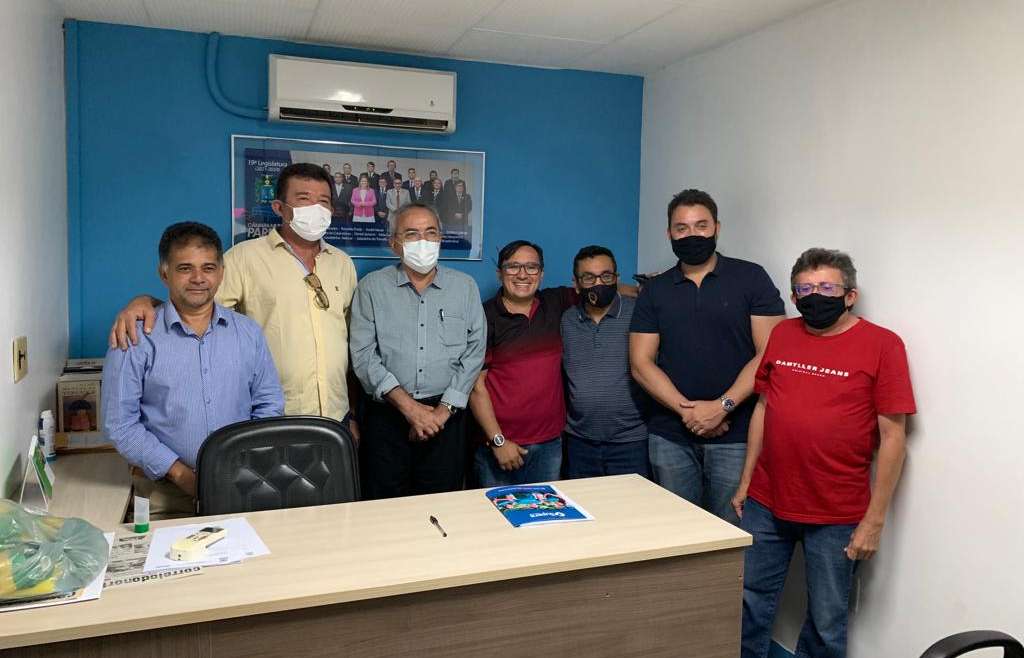 Em Parnaíba, Átila Lira se encontra com vereadores e reforça apoio ao litoral