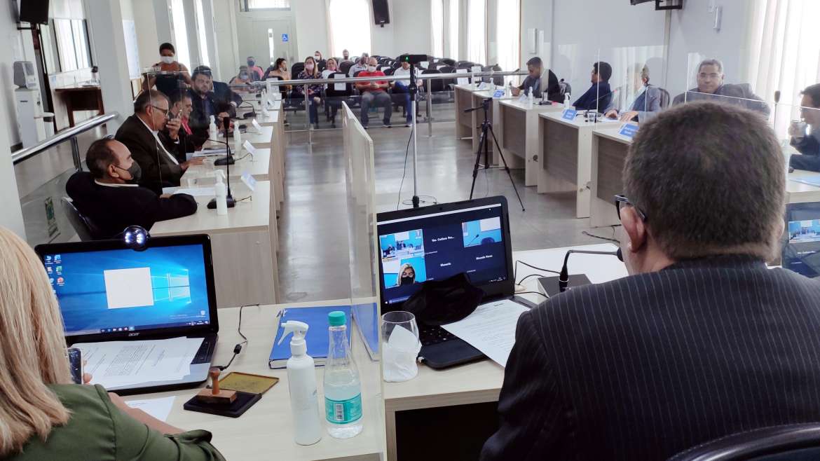 Parlamentares solicitam mais equipes de iluminação nas ruas e benfeitorias em vias públicas