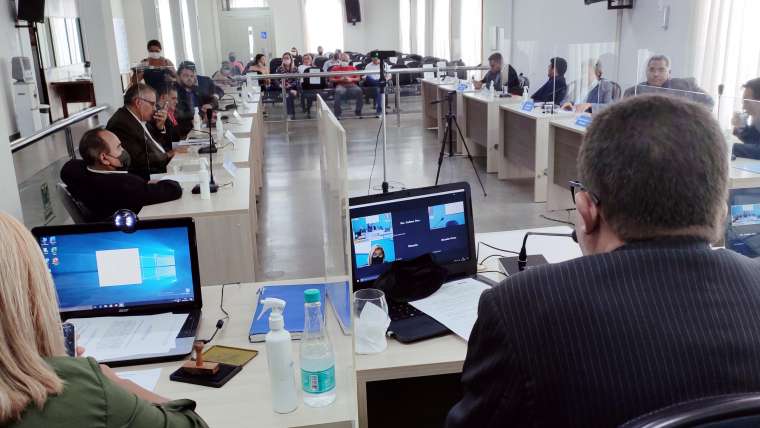 Parlamentares solicitam mais equipes de iluminação nas ruas e benfeitorias em vias públicas