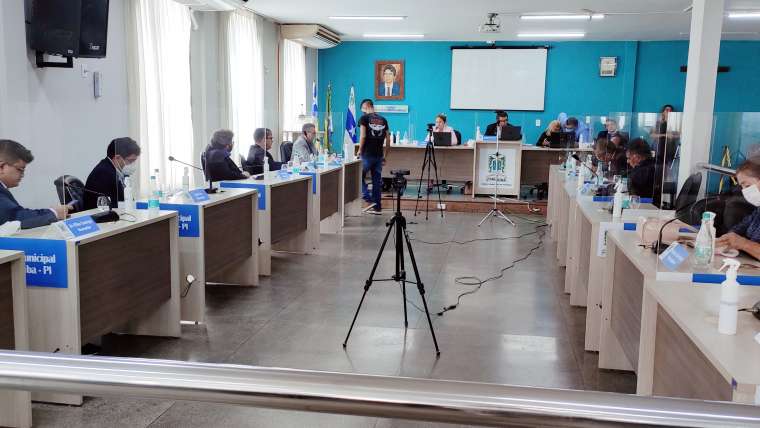 Vereadores realizam última sessão do ano para a aprovação de requerimentos; votação da LOA será na segunda-feira (20)