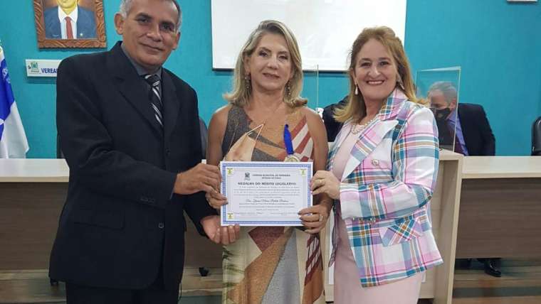 Juíza Zelvânia Márcia Batista Barbosa é homenageada na Câmara de Parnaíba