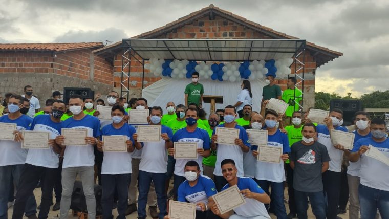 Presidente da Câmara participa da formatura da 1° Turma do Curso de Pedreiro de Alvenaria do Monte Moriá e Terra de Moriá