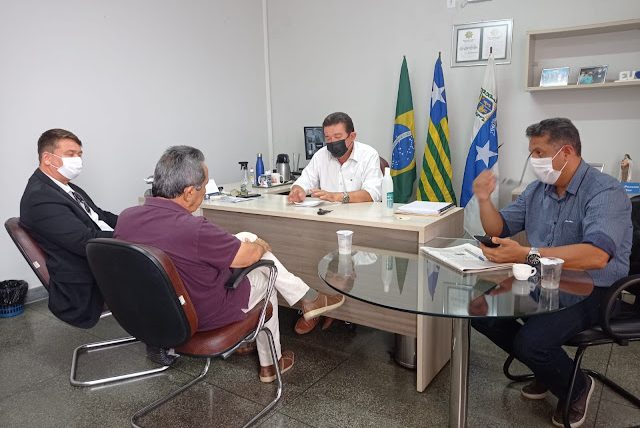 Presidente da Câmara e secretários discutem sobre o Refis e reajuste salarial dos professores