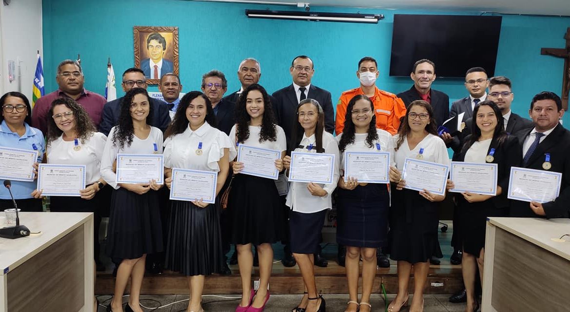 Professores da Escola Dominical são homenageados na Câmara