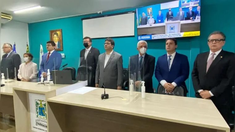 Rafael Fonteles recebe o Título de Cidadania Parnaibana e a Medalha do Mérito Legislativo