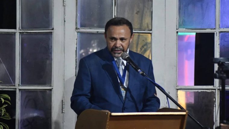 Executivo do Sesi e Senai, Francisco Carlos, recebe o Título de Cidadania Parnaibana