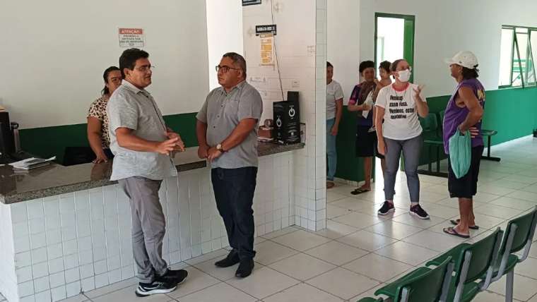 Presidente visita Unidade Básica de Saúde e confere atendimentos à população
