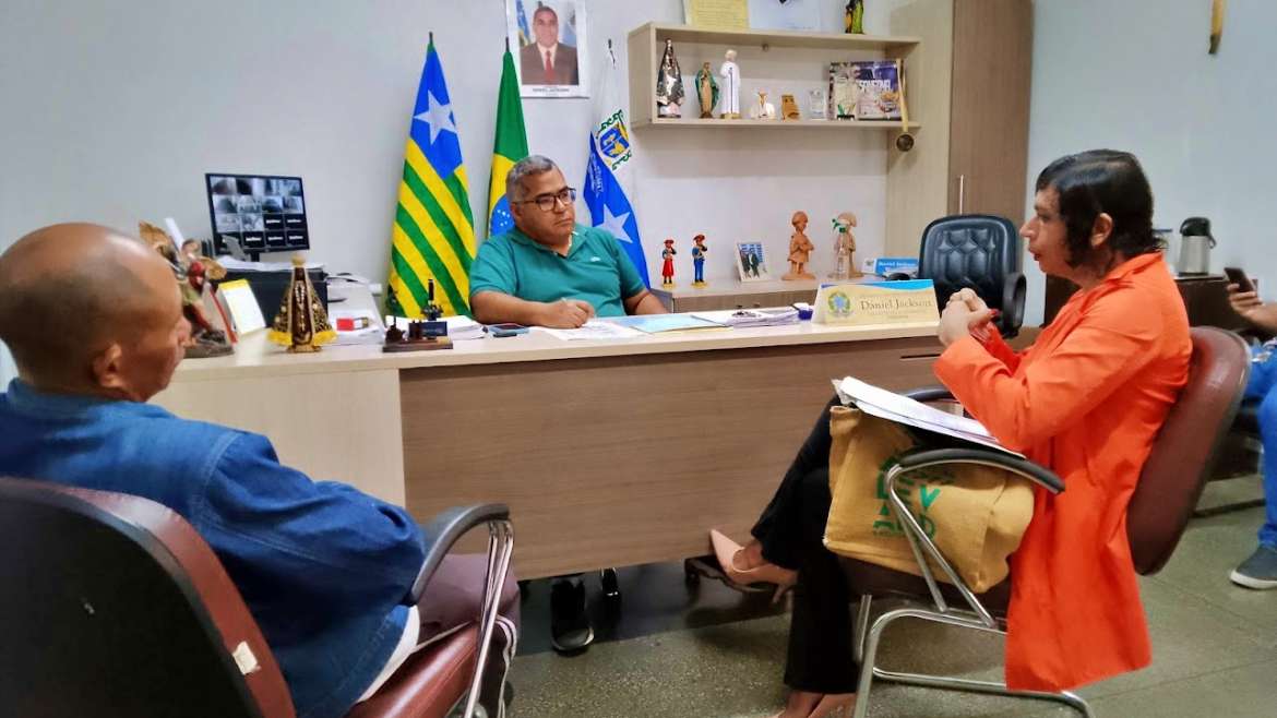 Artistas solicitam apoio do Poder Legislativo para recuperar galpão para grupo de teatro