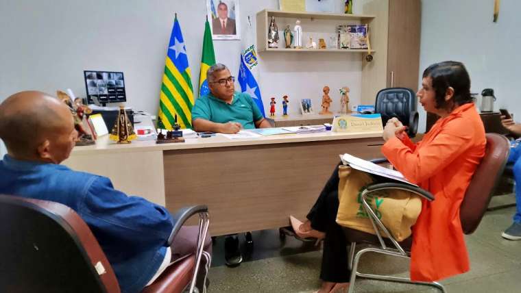 Artistas solicitam apoio do Poder Legislativo para recuperar galpão para grupo de teatro
