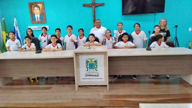 Câmara Municipal recebe visita de estudantes do 4º e 5º ano do Colégio Alpha Kids