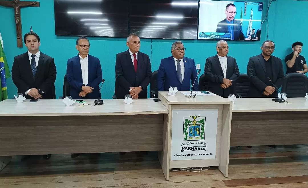 Câmara Municipal entrega Título de Cidadania Parnaibana ao bispo Dom Juarez