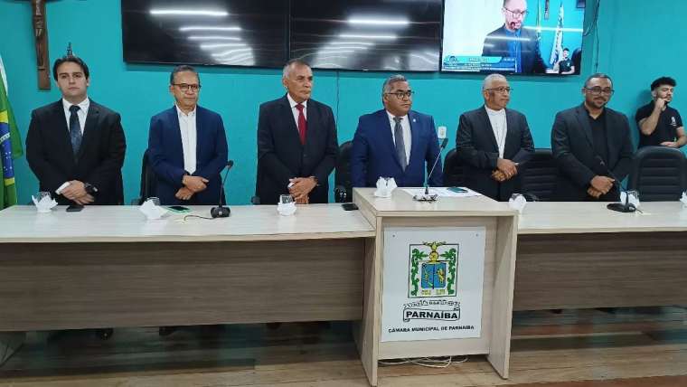 Câmara Municipal entrega Título de Cidadania Parnaibana ao bispo Dom Juarez