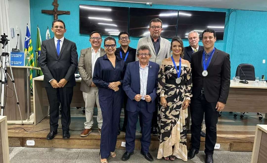 Câmara Municipal realiza sessão solene para entrega de Títulos de Cidadania e Medalhas do Mérito Legislativo