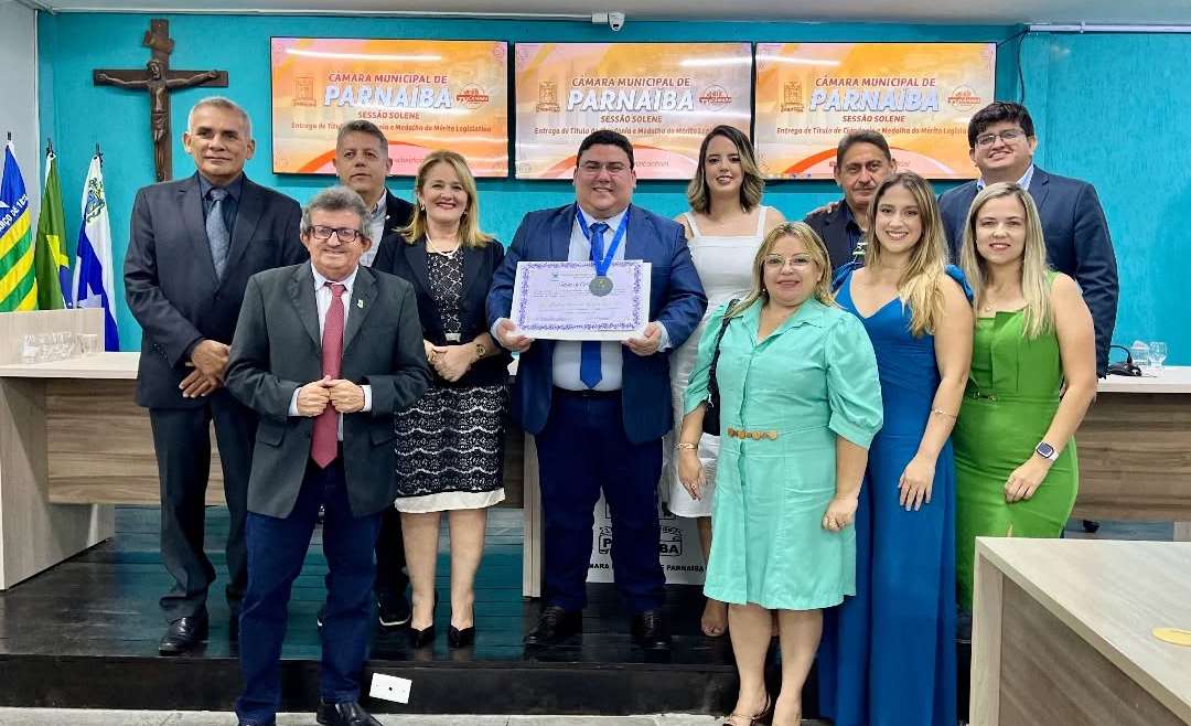 Câmara entrega Título de Cidadania e Medalha do Mérito Legislativo ao Professor Soares