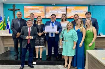 Câmara entrega Título de Cidadania e Medalha do Mérito Legislativo ao Professor Soares