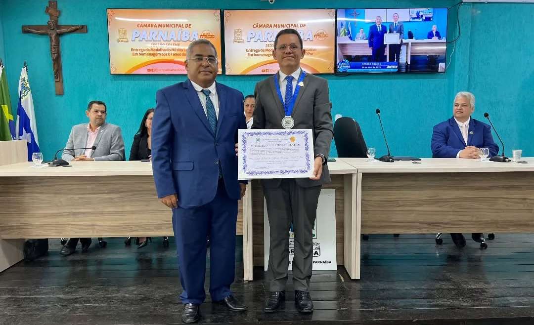 Câmara realiza homenagem e entrega Medalha do Mérito pelos 07 anos da UFDPar