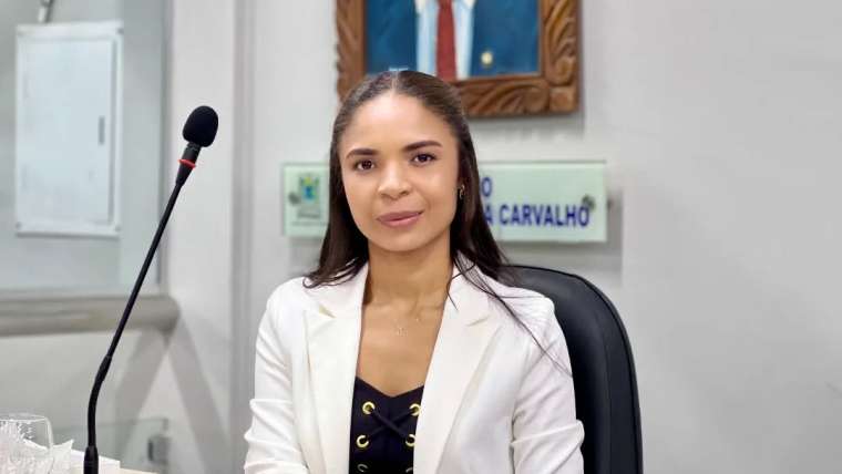 Câmara Municipal de Parnaíba empossa vereadora Samara do Estevão (PL)